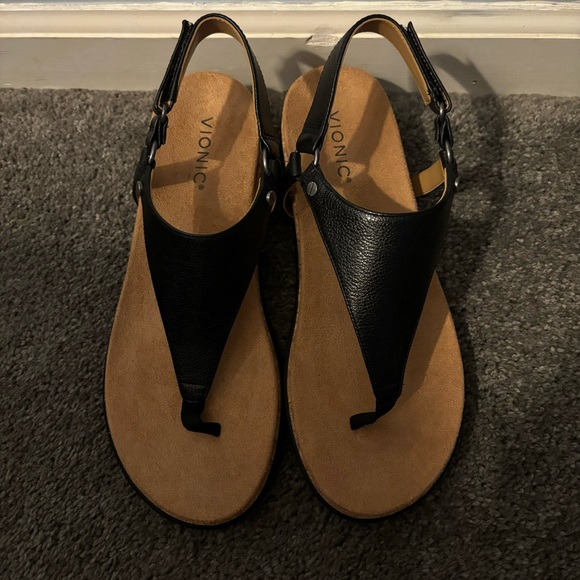⭐️SALE⭐️Vionic Kirra II toe post sling back black leather sandals - Picture 2 of 7